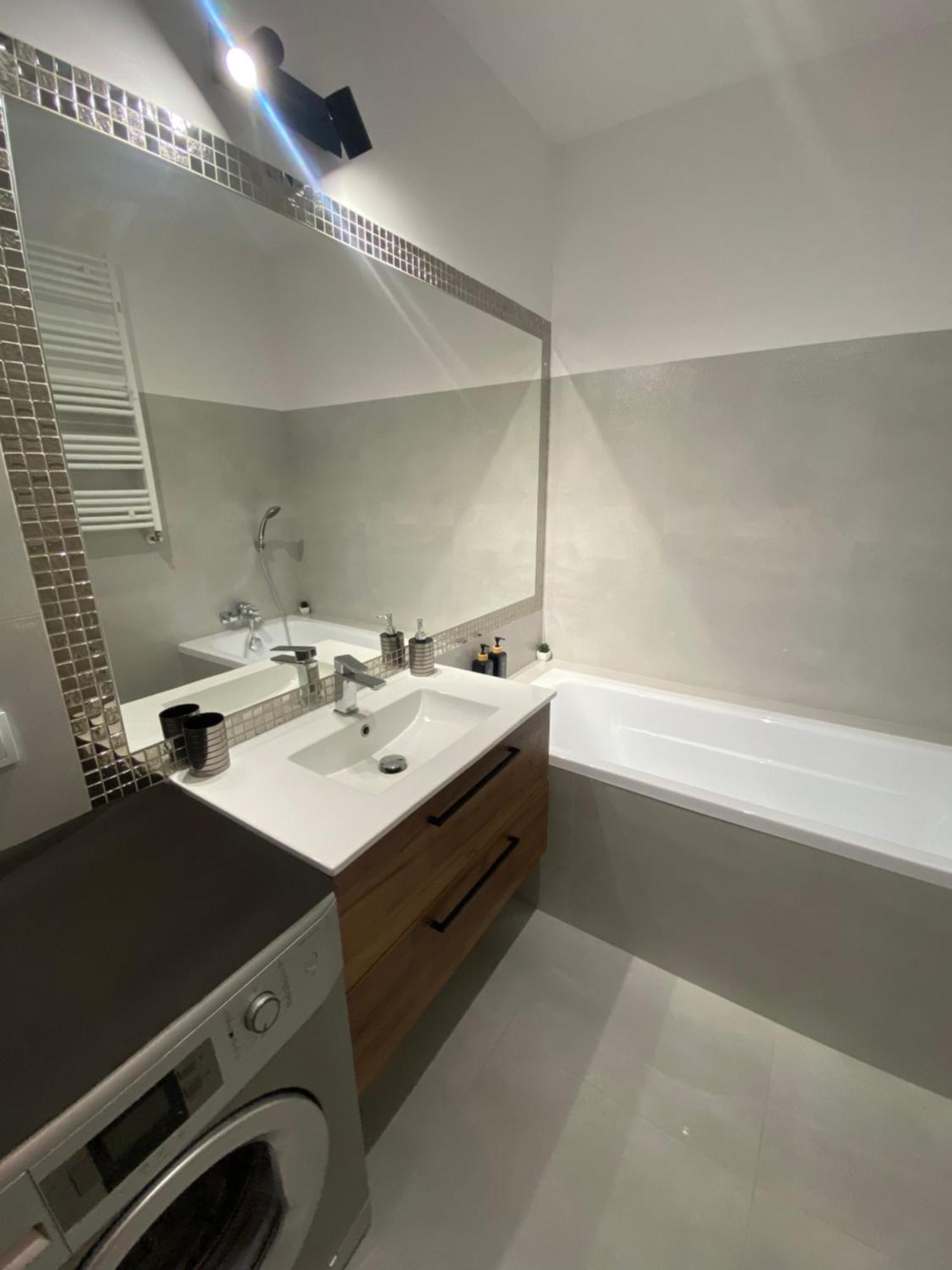 Go2Nati Apartament กดัญสก์ ภายนอก รูปภาพ